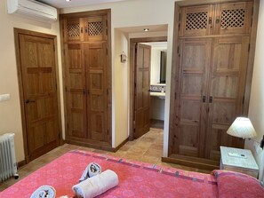 3 bedrooms, iron/ironing board, free WiFi, bed sheets - Beautiful, high-quality holiday home for 6 people with private pool (Conil de la Frontera)