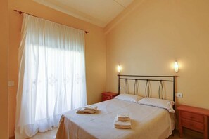 2 chambres, fer et planche Ă repasser