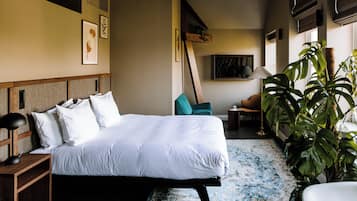 Panorama-suite - udsigt til have | 1 soveværelse, pengeskab på værelset, skrivebord