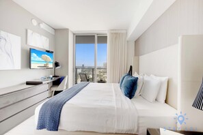1 Schlafzimmer, Schreibtisch, Bügeleisen/Bügelbrett, Reisekinderbett