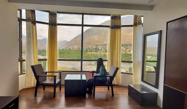 Mountain view - Hotel The White Castle (Kargil)