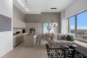 TV, offices - Stunning 1-Bedroom| Complementary Parking (Hollywood)