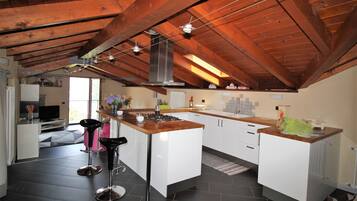 Réfrigérateur, four, plaque de cuisson, lave-vaisselle