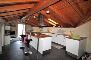 Kühlschrank, Ofen, Herdplatte, Geschirrspüler