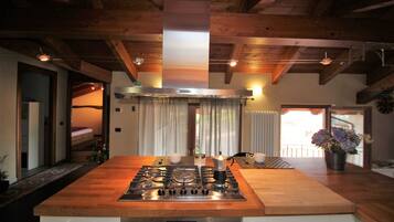 Réfrigérateur, four, plaque de cuisson, lave-vaisselle