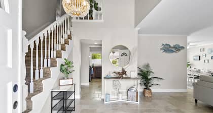 Stunning Coastal Escape w. private pool & spa, arcade, near themed parks & beach