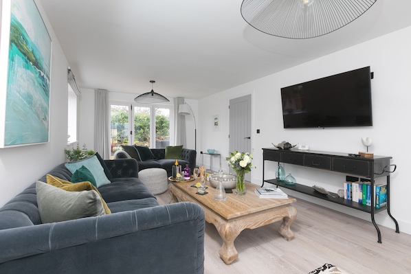 Living area - Abelia (St Ives)