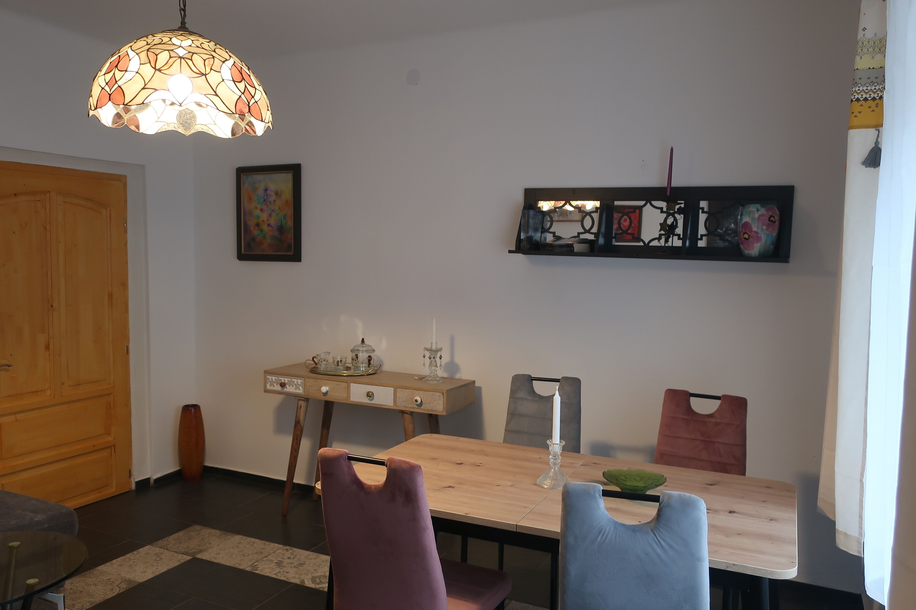 Comfort huis, 2 slaapkamers, privézwembad, uitzicht op tuin | Woonruimte | Een 100-cm smart-tv met kabelzenders