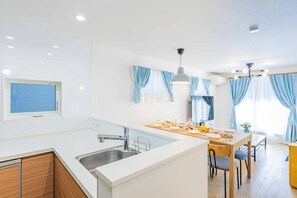 Executive House | Private kitchen | Full-sized fridge, microwave, stovetop, electric kettle