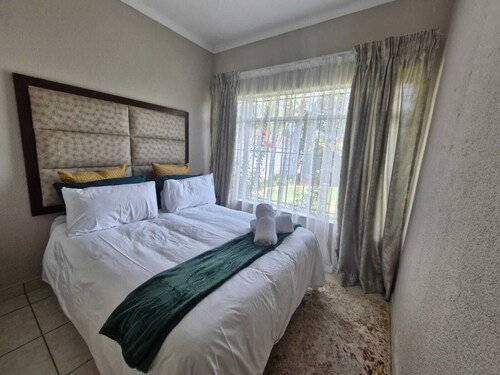 Peaceful garden cottage close to OR Tambo international airport 