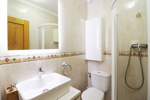 Dusche, Haartrockner, Handtücher
