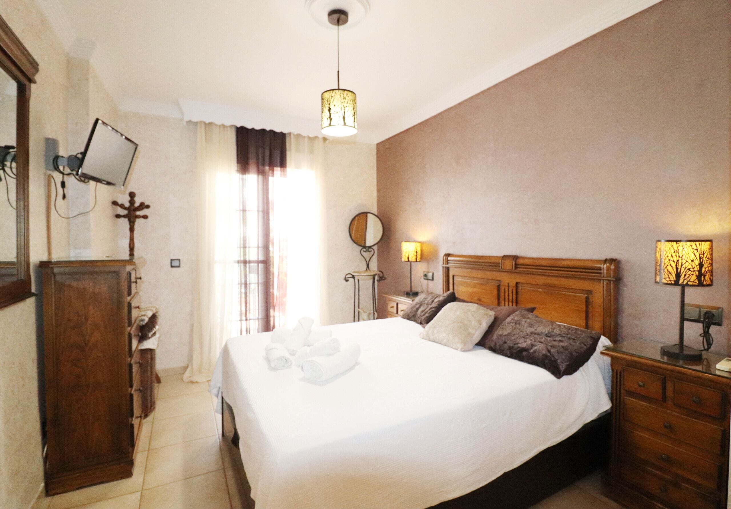 3 chambres, fer et planche à repasser, Wi-Fi gratuit, draps fournis