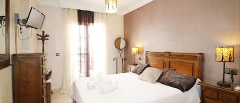 3 chambres, fer et planche à repasser, Wi-Fi gratuit, draps fournis