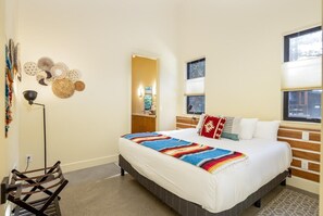 4 bedrooms, internet, bed sheets