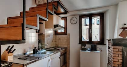 Hübsches Haus auf 3 Ebenen im Dorf Riva San Vitale (LA CASETTA DI RIVA)