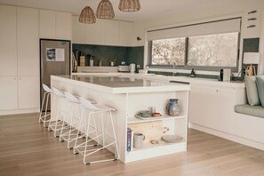 Fridge, microwave, oven, stovetop - The Tides - Luxury Accommodation in Coles Bay (Glamorgan-Spring Bay)