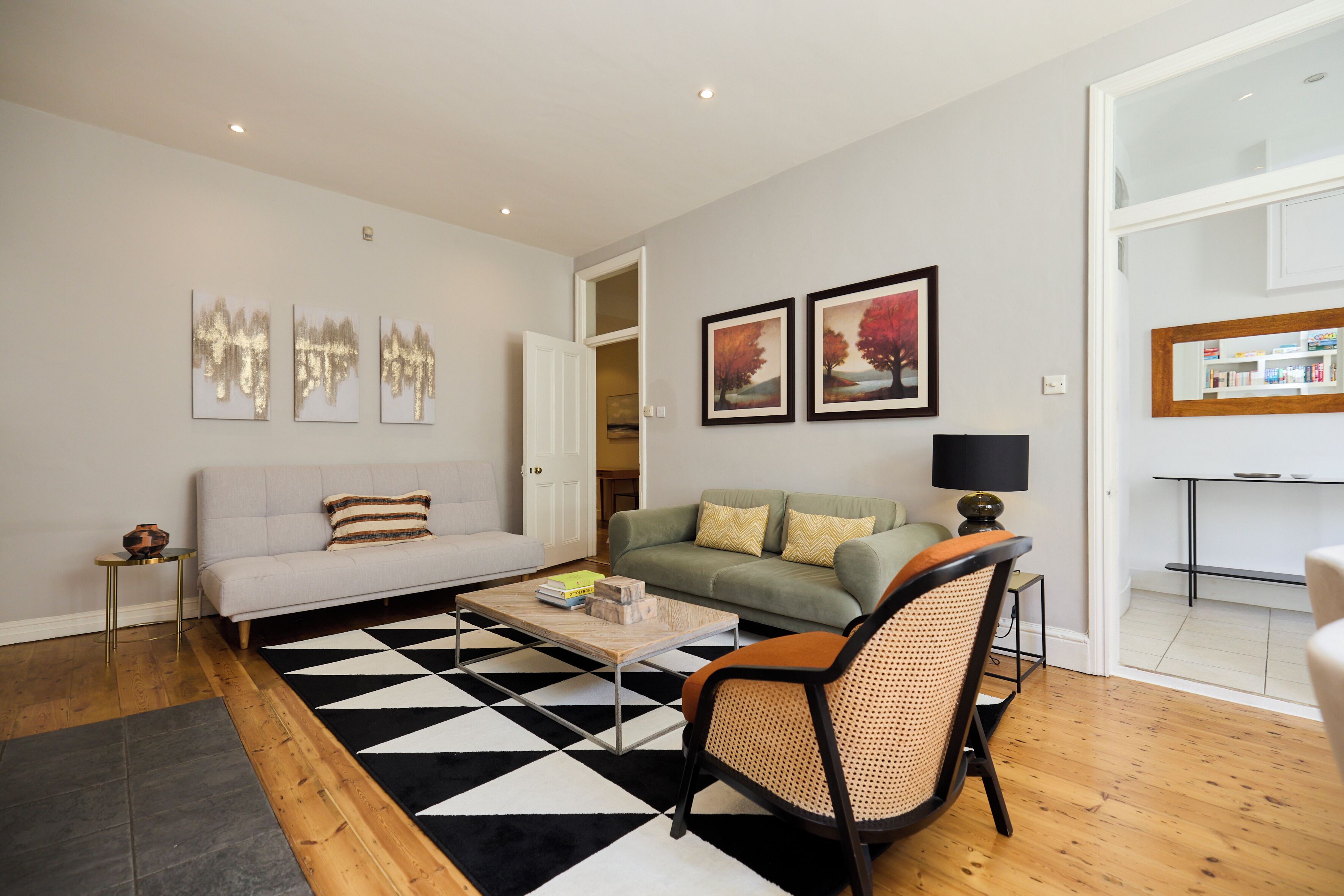 37-吋電視，提供有線頻道