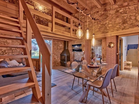Interior. Les Espelmes - Habitación con Vistas y Jardín Dentro de Masía Rural
