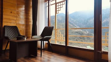 Premium Room, 1 Katil Kelamin (Double), Balcony, Mountain View | Pemandangan dari bilik