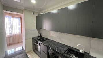 Fridge, oven, stovetop, griddle