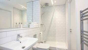 Shower, hair dryer, towels, shampoo