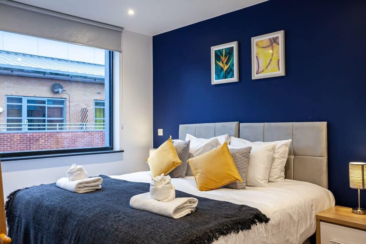 1 bedroom, desk, iron/ironing board, WiFi