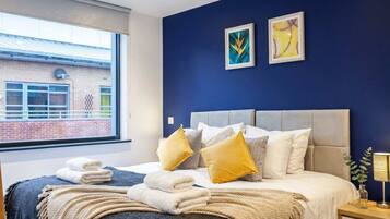 1 bedroom, desk, iron/ironing board, WiFi