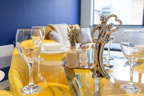 Dining - Contemporary Spacious 1BED Apartment in Manchester (Greater Manchester)