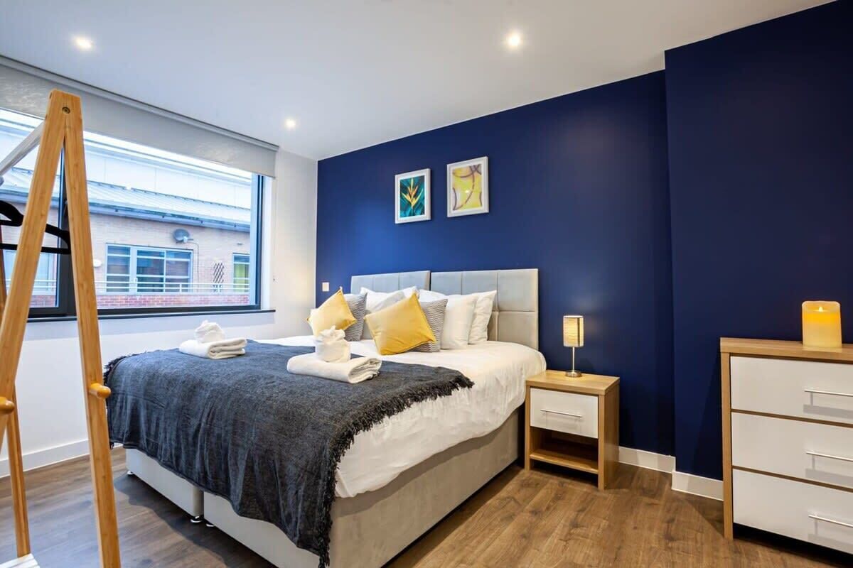 1 bedroom, desk, iron/ironing board, WiFi