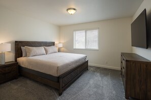 3 bedrooms, iron/ironing board, WiFi, bed sheets - 6E Family Friendly RedCliff Condo, POOL & HOT TUB (Moab)