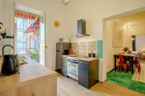 Fridge, microwave, oven, stovetop - Candia Cento Apartment Vatican Museums (Rome)