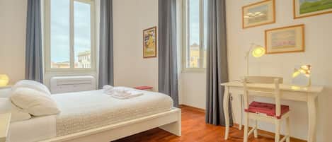 3 soverom, skrivebord, strykejern/-brett og wi-fi