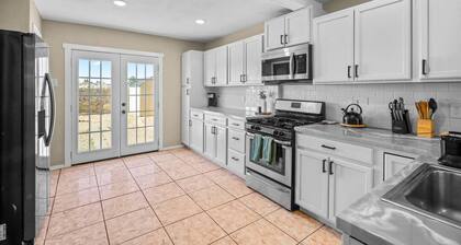 This house is a 4 bedroom(s), 2 bathrooms, located in El Paso, TX.
