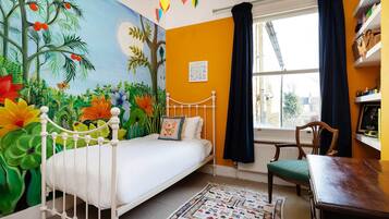 4 bedrooms, WiFi, bed sheets