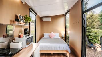 1 bedroom, WiFi, bed sheets