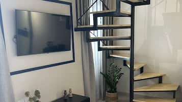1 bedroom, hypo-allergenic bedding, minibar, in-room safe