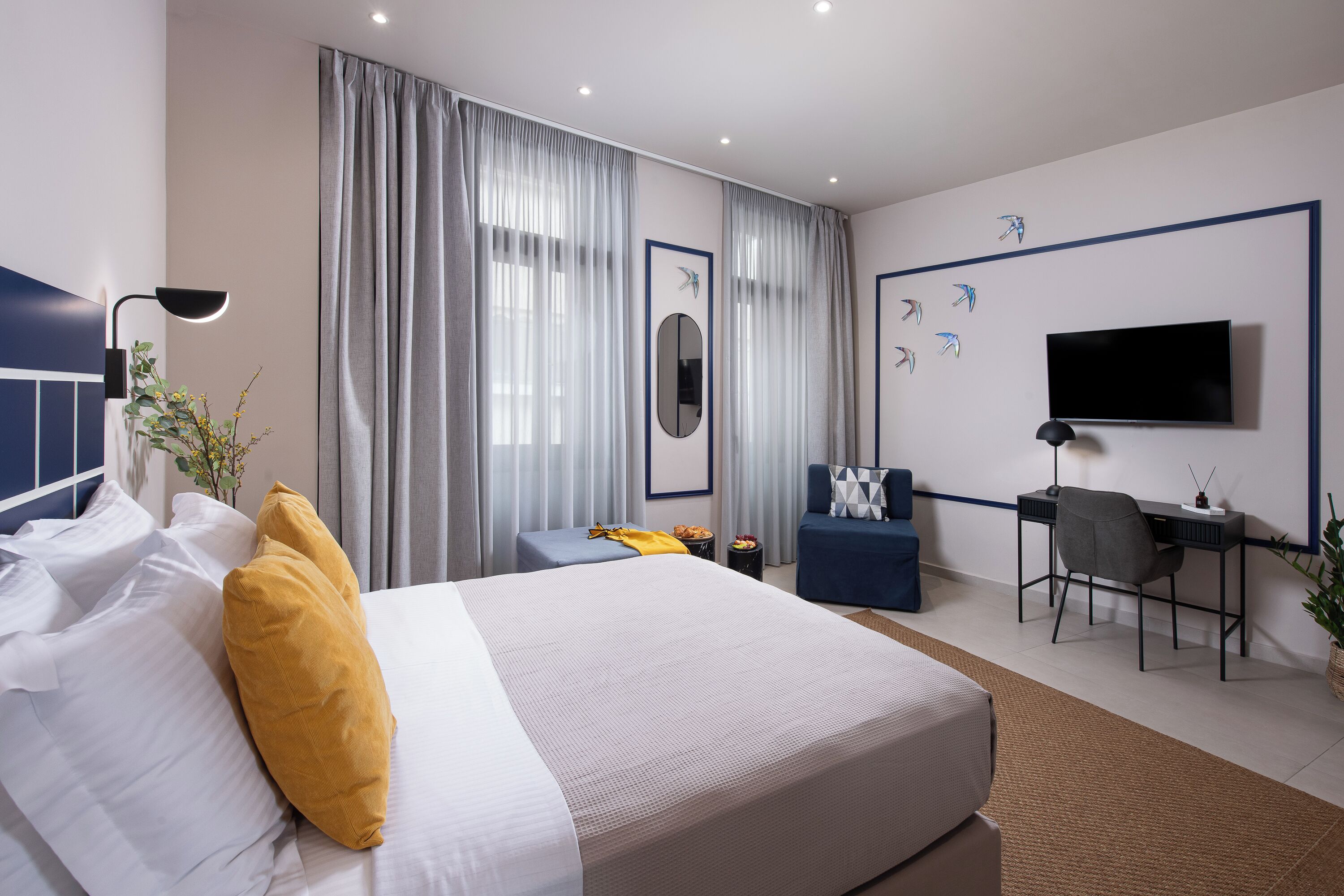 Hypo-allergenic bedding, minibar, in-room safe, desk