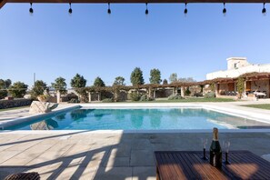 Piscina externa sazonal