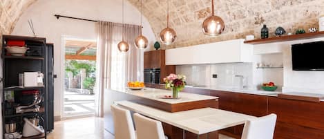Standard Villa, 6 Bedrooms, Microwave (Masseria Misocampo With Garden And) | Private kitchen