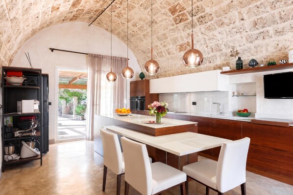 Standard Villa, 6 Bedrooms, Microwave (Masseria Misocampo With Garden And) | Private kitchen