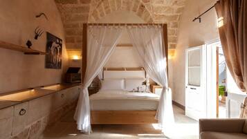 6 quartos, cofres nos quartos, ferros/tábuas de passar roupa