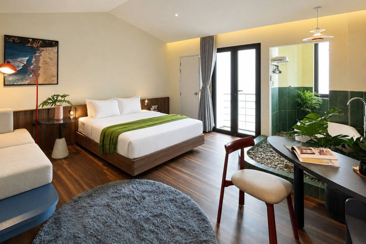Habitación Signature, vistas a la playa | Escritorio, tabla de planchar con plancha, wifi gratis y ropa de cama