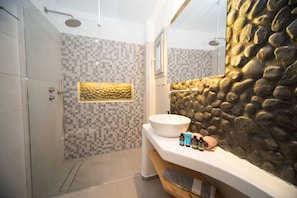 Superior Apartment | Bathroom