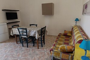 Living area - Apartment with Veranda 200 meters from the waterfront (TORRE SAN GIOVANNI)