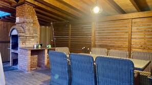 تناول الطعام بالخارج