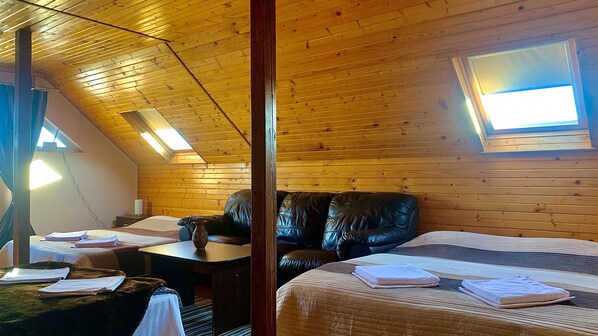 2 Schlafzimmer, Schreibtisch, Bügeleisen/Bügelbrett, WLAN