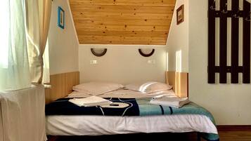 2 slaapkamers, een bureau, een strijkplank/strijkijzer, wifi