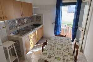 Fridge, cookware/dishes/utensils - Two Double Bedroom Apartment with Veranda (TORRE SAN GIOVANNI)