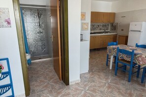 Fridge, cookware/dishes/utensils - Apartment with Veranda in Residence (TORRE SAN GIOVANNI)