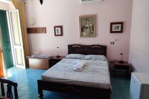 1 多间卧室、上网接入、床单